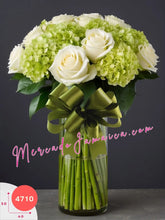 Elegancia Clásica: Rosas Blancas y Hortensias Verdes México